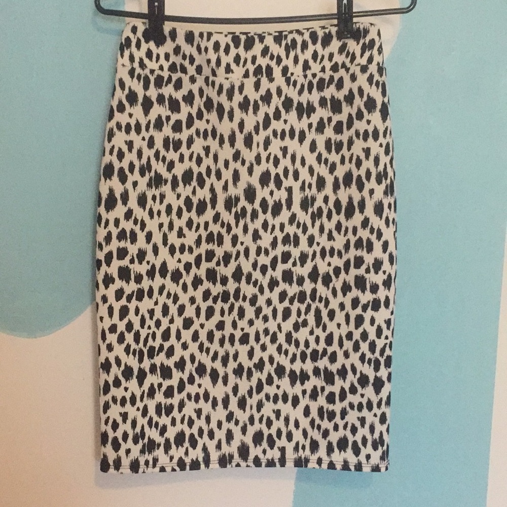 Cheetah black & white Skirt size small